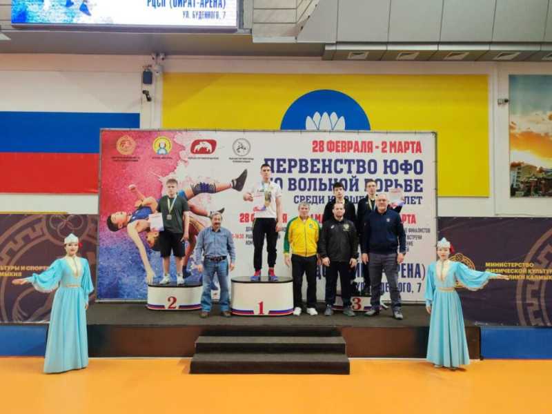 Спортсмен из Новороссийска, несмотря на травму головы, стал сильнейшим в ЮФО по вольной борьбе
