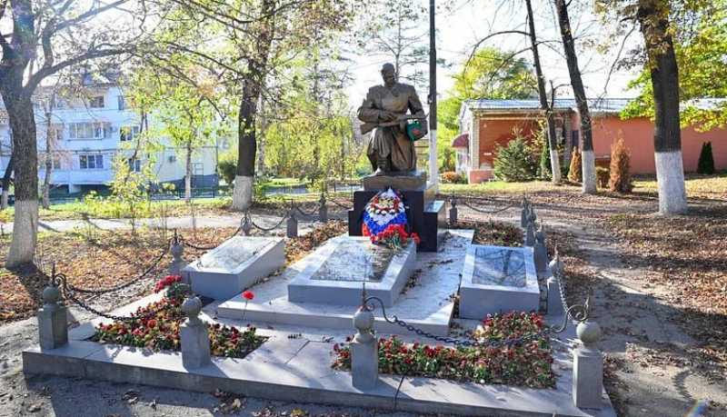 Строительство новой школы в Верхнебаканском и вопросы обустройства прилегающей к ней территории Андрей Кравченко обсудит с жителями поселка
