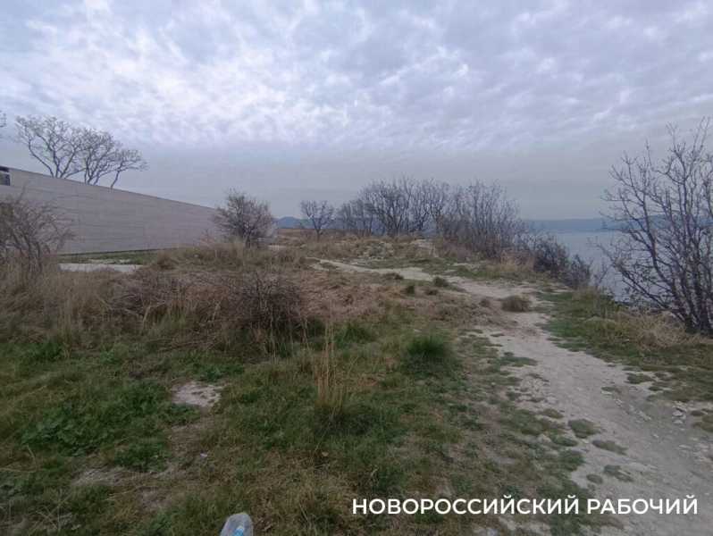 «У нас забирают проход по берегу моря!» Жители Новороссийска обеспокоены работами в районе коттеджного поселка «Панорама»