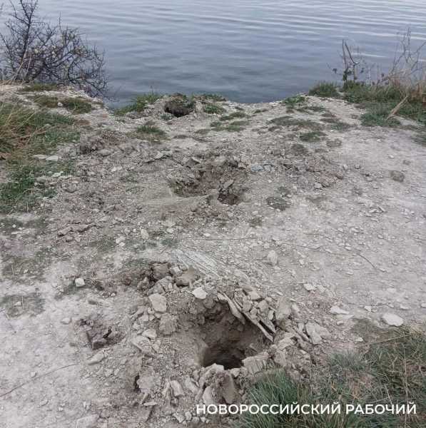 «У нас забирают проход по берегу моря!» Жители Новороссийска обеспокоены работами в районе коттеджного поселка «Панорама»