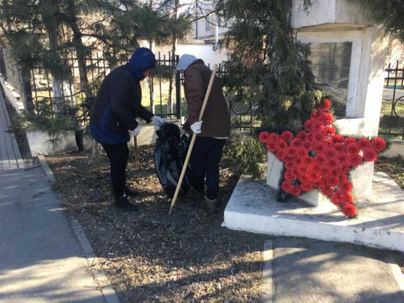 Убрали мусор, поели масленичных блинов! В Новороссийске прошел первый весенний субботник