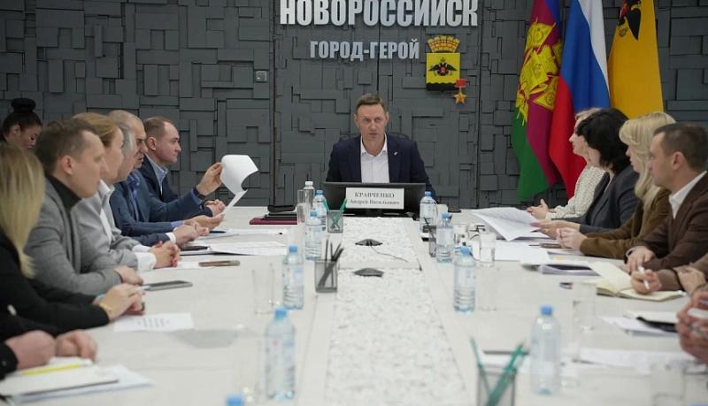 В администрации Новороссийска на планерном совещании обсудили благоустройство городских пространств и ремонт остановочных комплексов