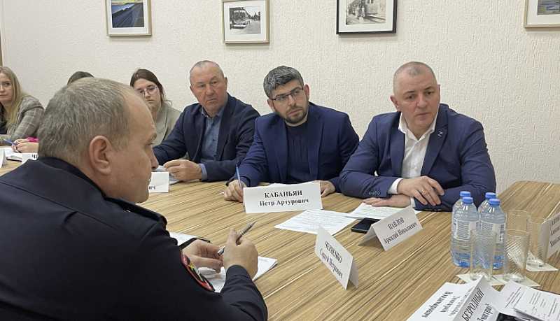 В ходе заседания комиссии по обеспечению безопасности дорожного движения рассмотрели анализ аварийности на дорогах Новороссийска и обсудили комплекс профилактических мероприятий