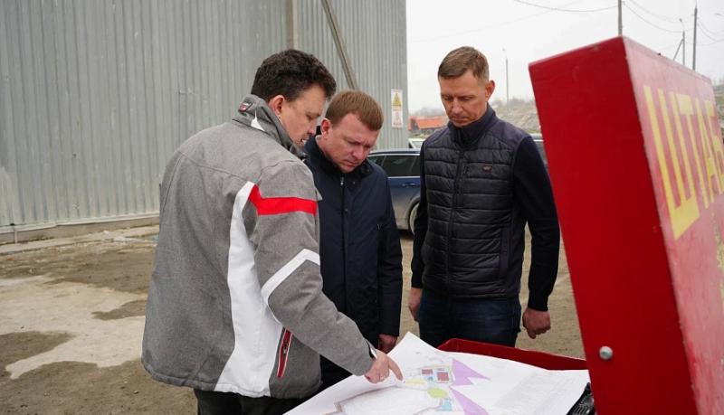 В ликвидации пожара на мусорном полигоне Новороссийска задействованы 140 человек и 40 единиц спецтехники