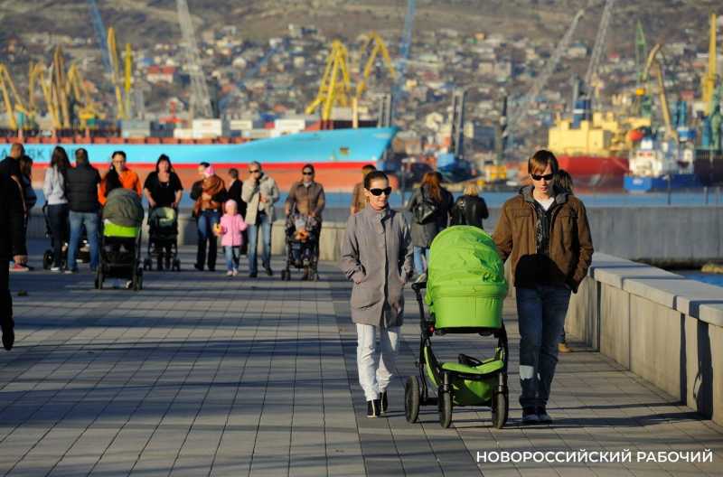 В Новоросиийске с детской коляской не проехать туда, где лучше всего детям