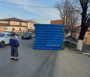В Новороссийске четверг, 13 марта, стал днем падающих контейнеров