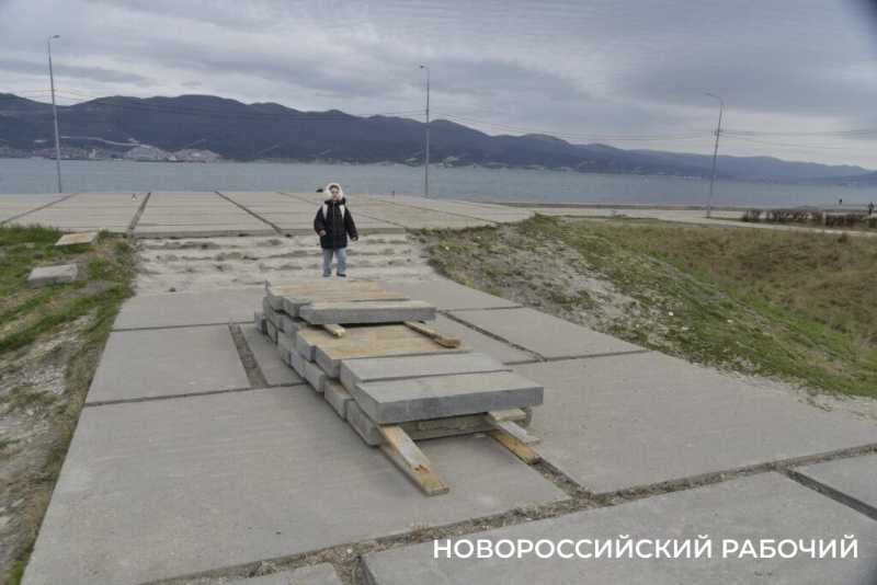 В Новороссийске демонтируют гранитные плиты мемориала &laquo;Малая Земля&raquo;