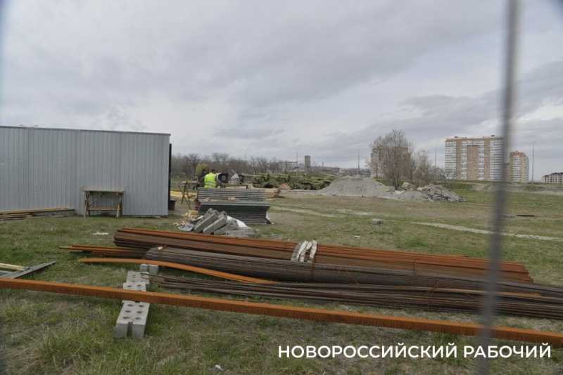 В Новороссийске демонтируют гранитные плиты мемориала &laquo;Малая Земля&raquo;