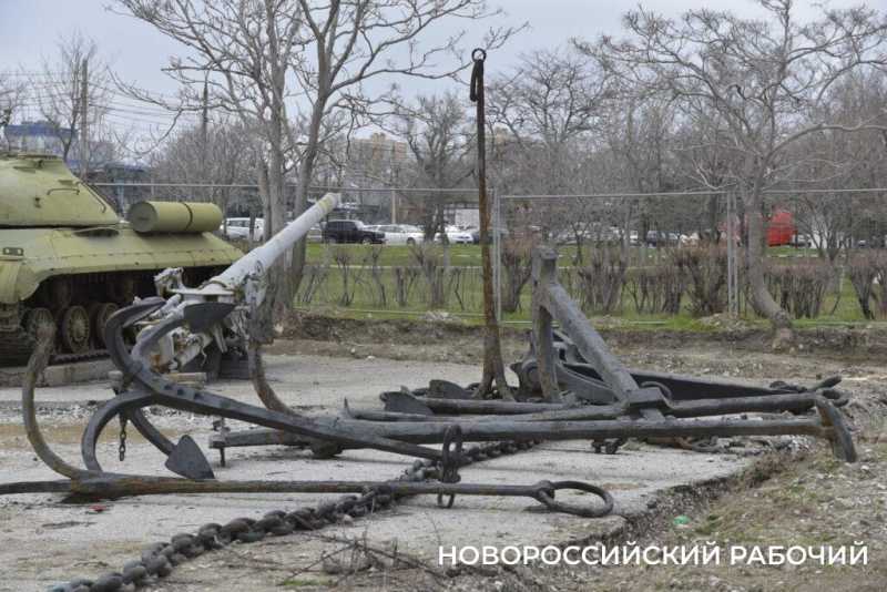 В Новороссийске демонтируют гранитные плиты мемориала &laquo;Малая Земля&raquo;