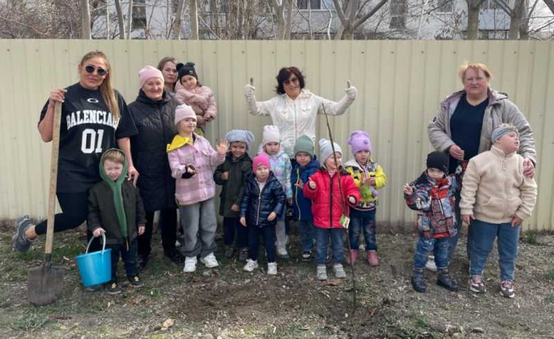 В Новороссийске детсадовцы сделали самое важное дело Весны &mdash; посадили деревья!
