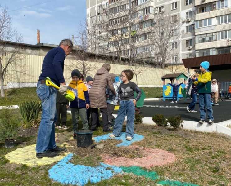 В Новороссийске детсадовцы сделали самое важное дело Весны &mdash; посадили деревья!
