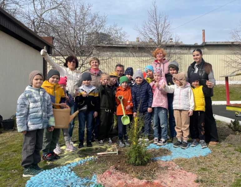 В Новороссийске детсадовцы сделали самое важное дело Весны &mdash; посадили деревья!