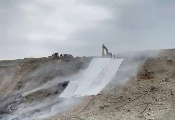 В Новороссийске для ликвидации очагов возгораний на мусорном полигоне применяют бентонитовые маты