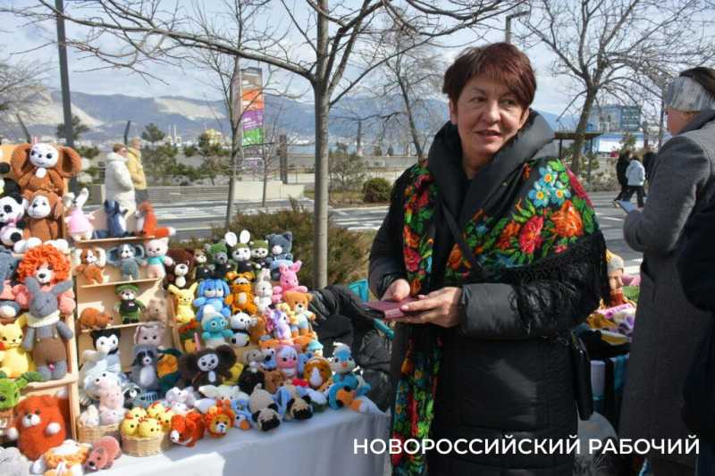 В Новороссийске на масленичных гуляниях можно было приобрести изделия наших ремесленников