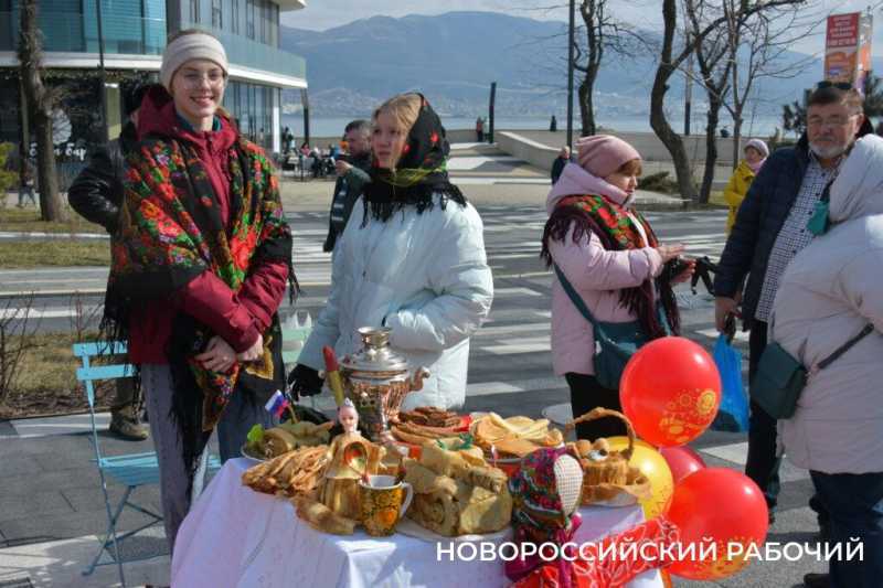 В Новороссийске на масленичных гуляниях можно было приобрести изделия наших ремесленников