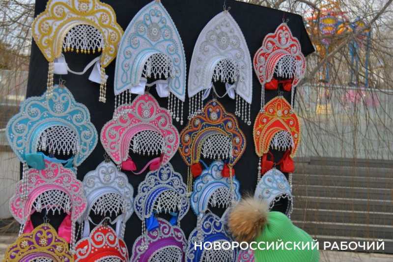 В Новороссийске на масленичных гуляниях можно было приобрести изделия наших ремесленников