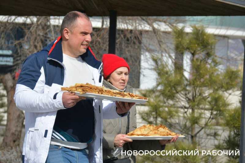 В Новороссийске на масленичных гуляниях можно было приобрести изделия наших ремесленников