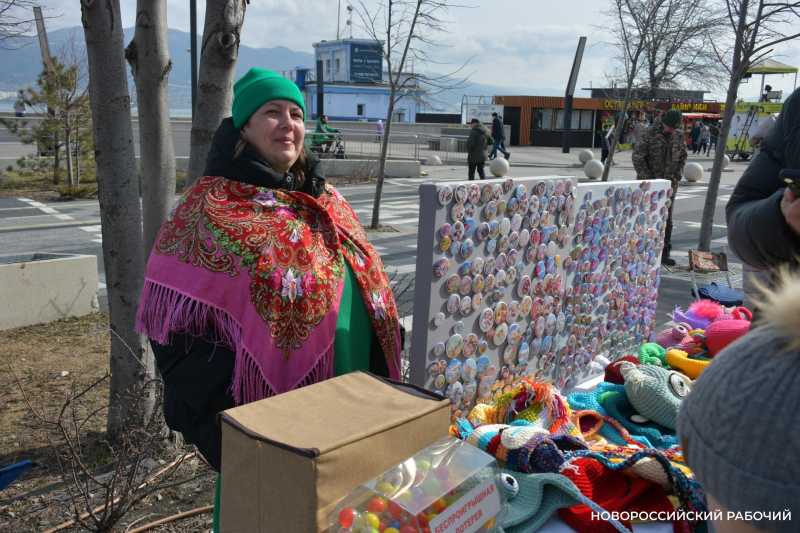 В Новороссийске на масленичных гуляниях можно было приобрести изделия наших ремесленников