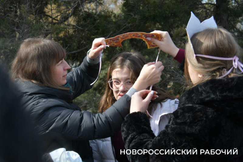 В Новороссийске на масленичных гуляниях можно было приобрести изделия наших ремесленников