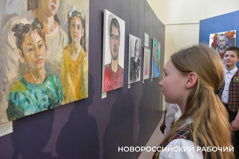В Новороссийске открылась выставка работ, посвященных участникам СВО