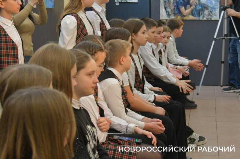 В Новороссийске открылась выставка работ, посвященных участникам СВО