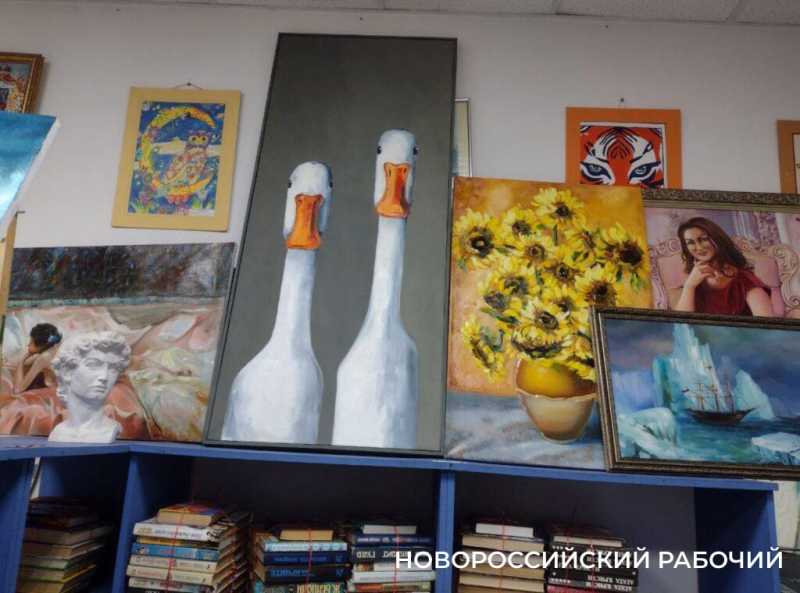 В Новороссийске пенсионеры учатся рисовать новую жизнь
