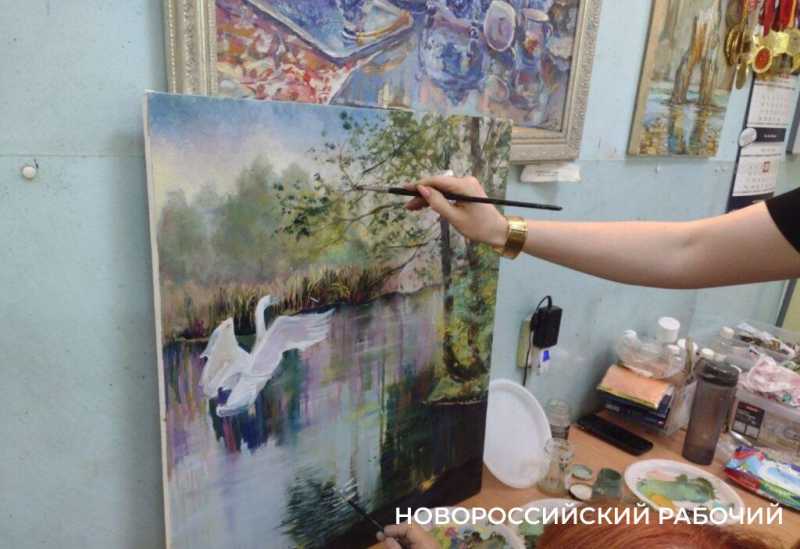 В Новороссийске пенсионеры учатся рисовать новую жизнь