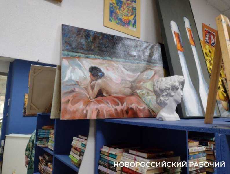 В Новороссийске пенсионеры учатся рисовать новую жизнь