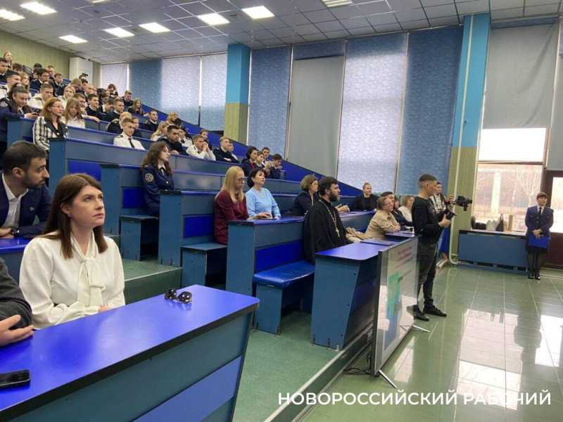 В Новороссийске поборолись с нехорошими словами