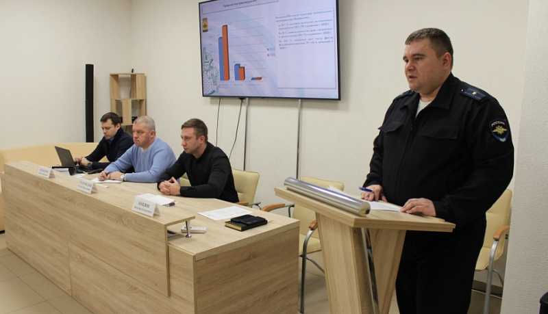 В Новороссийске полицейские во взаимодействии с представителями администрации проводят обучающие семинары по профилактике дистанционного мошенничества