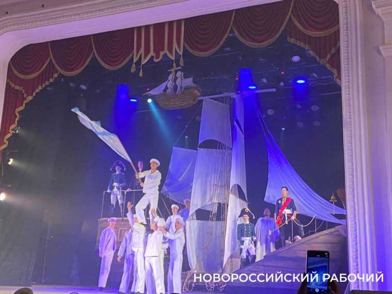В Новороссийске с аншлагом идут гастроли театра из Крыма