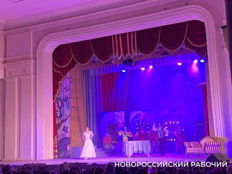 В Новороссийске с аншлагом идут гастроли театра из Крыма