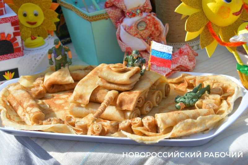 В Новороссийске с самого утра щедро угощают блинами