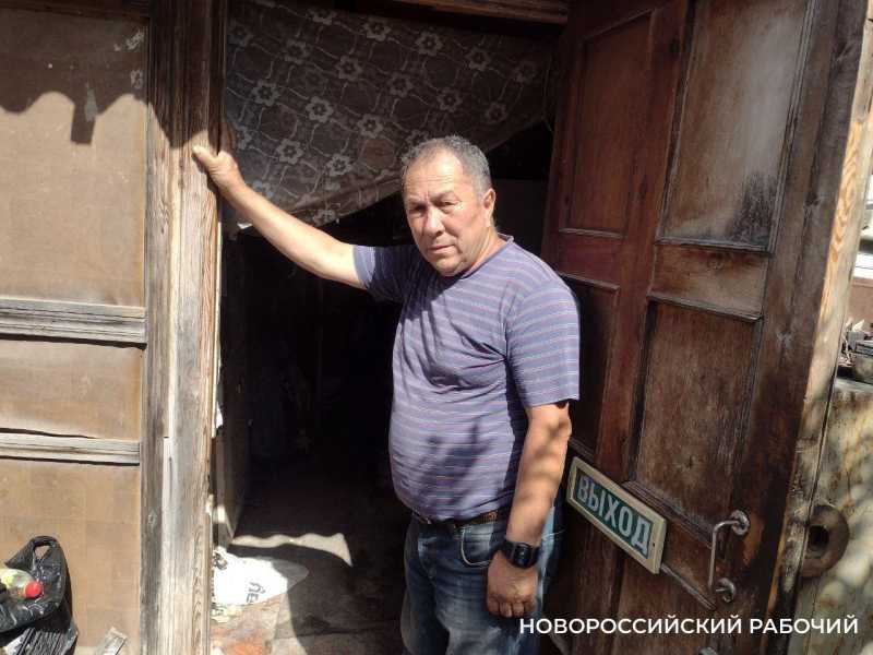 В Новороссийске скончался дед, который судился за дом, съезжающий в пропасть из-за стройки соседей