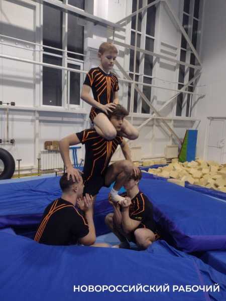 В Новороссийске тренируется одна из лучших «четверок» спортивных акробатов  России
