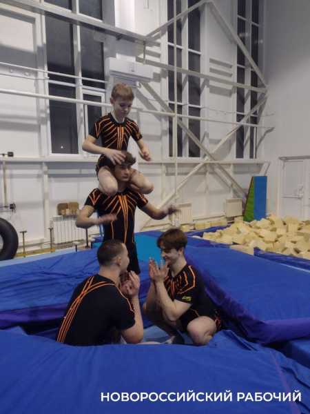 В Новороссийске тренируется одна из лучших «четверок» спортивных акробатов  России