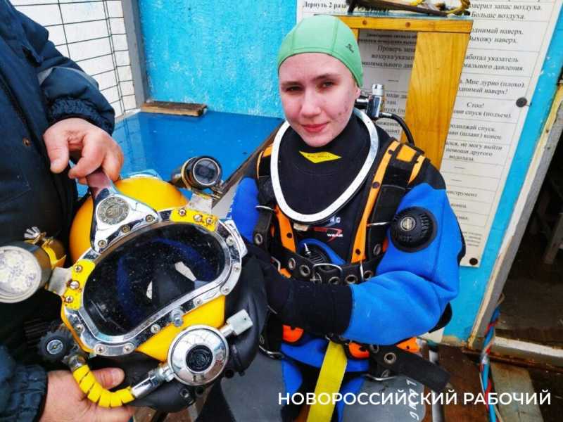 В Новороссийске впервые прошла обучение «промышленный» водолаз-девушка
