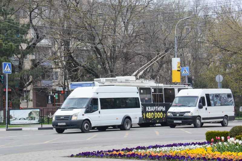 В Новороссийске выяснили, почему маршрутка остановилась на железнодорожных путях