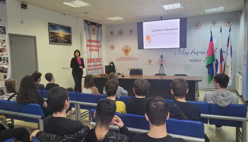 В Новороссийском клиническом центре ФМБА России школьникам рассказали о преимуществах целевого обучения