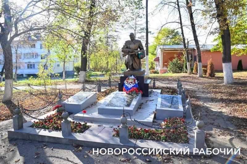 В пригороде Новороссийска доступ к братской могиле при строительстве школы оставят открытым
