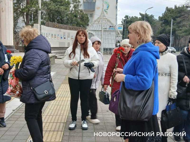 Жители Новороссийска почтили память погибших в «Крокус Сити Холле»