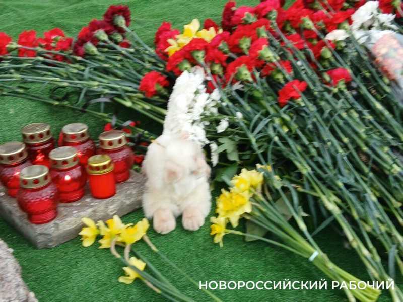 Жители Новороссийска почтили память погибших в «Крокус Сити Холле»