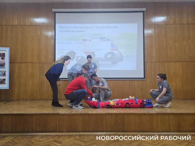 28 апреля — день работника скорой помощи! Будущие фельдшеры Новороссийска показали старшим товарищам, на что способны