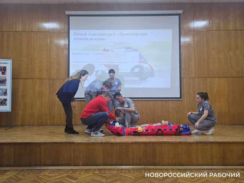 28 апреля — день работника скорой помощи! Будущие фельдшеры Новороссийска показали старшим товарищам, на что способны
