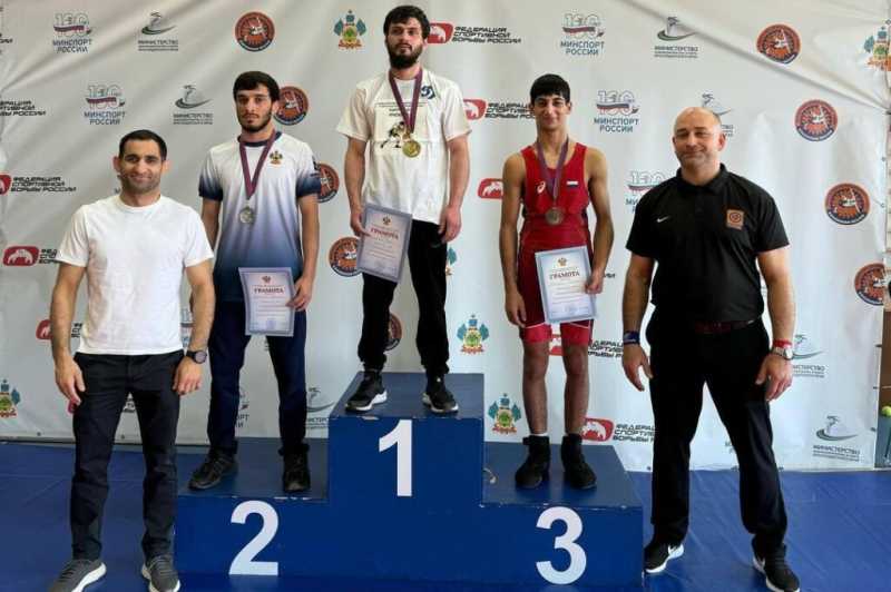 8 борцов из Новороссийска будут бороться за право выступить на чемпионате России