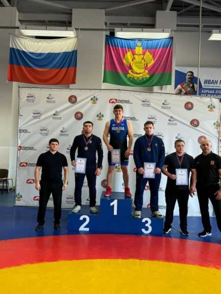 8 борцов из Новороссийска будут бороться за право выступить на чемпионате России