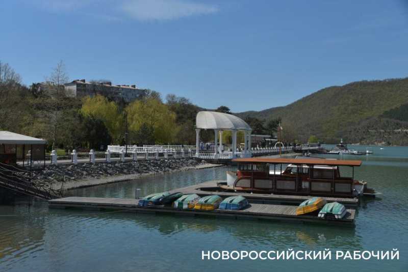 Абрау-Дюрсо в ожидании начала сезона. Фоторепортаж «НР»