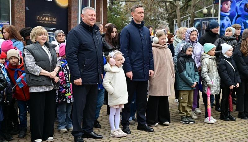 День космонавтики в Новороссийске отметили открытием нового арт-объекта, вручением паспортов юным жителям города-героя и шахматным турниром