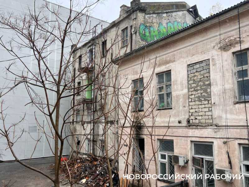 Дореволюционный Новороссийск исчезает. Сносят здание бывшего пивоваренного завода «Бавария»
