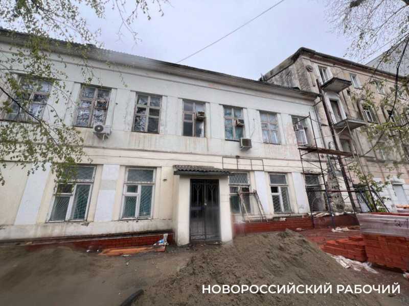 Дореволюционный Новороссийск исчезает. Сносят здание бывшего пивоваренного завода «Бавария»